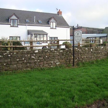 The Farmhouse Lochmeyler Bed and Breakfast Llandeloy Exterior foto