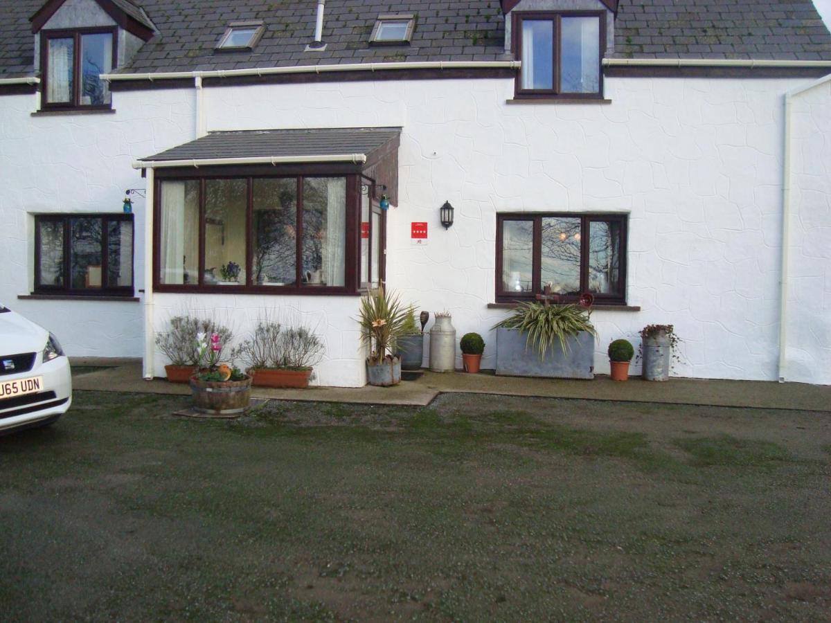 The Farmhouse Lochmeyler Bed and Breakfast Llandeloy Exterior foto