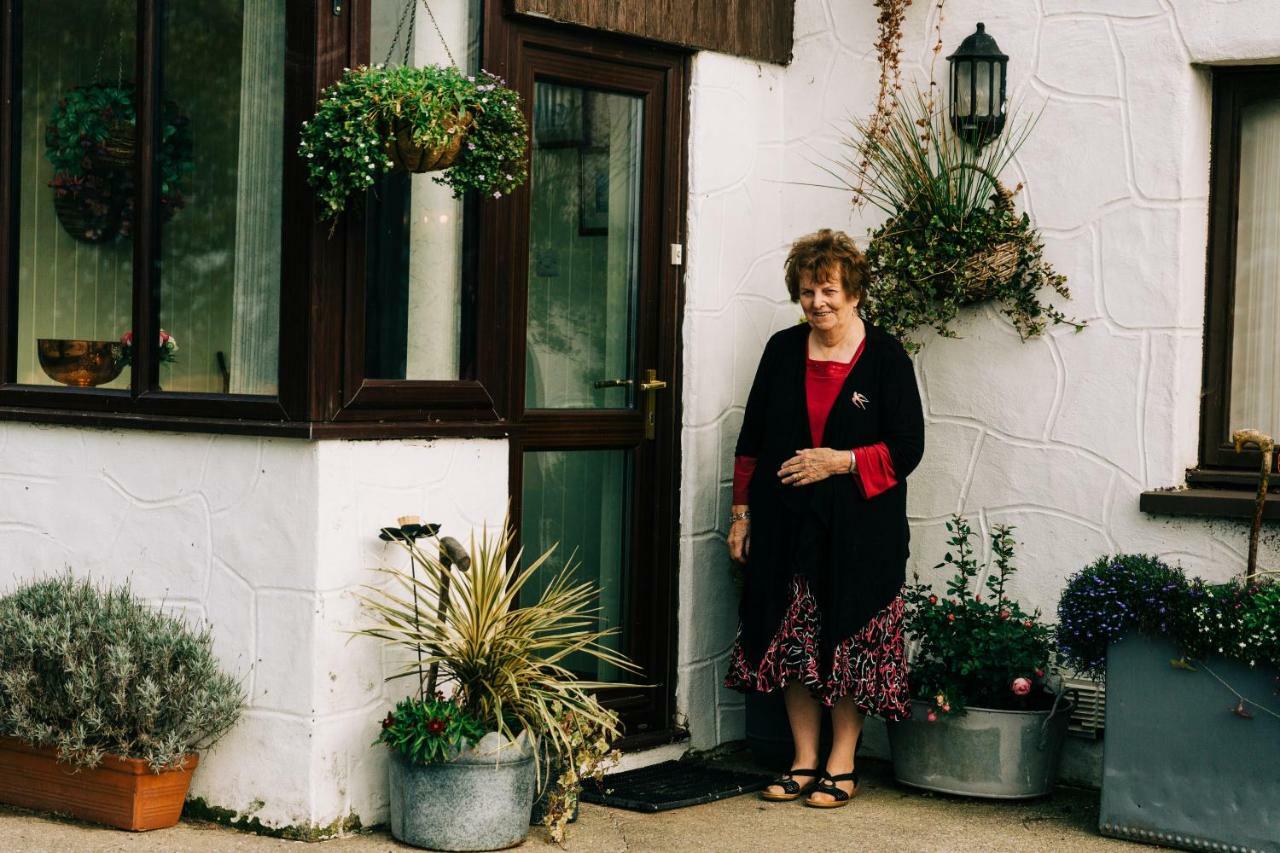 The Farmhouse Lochmeyler Bed and Breakfast Llandeloy Exterior foto